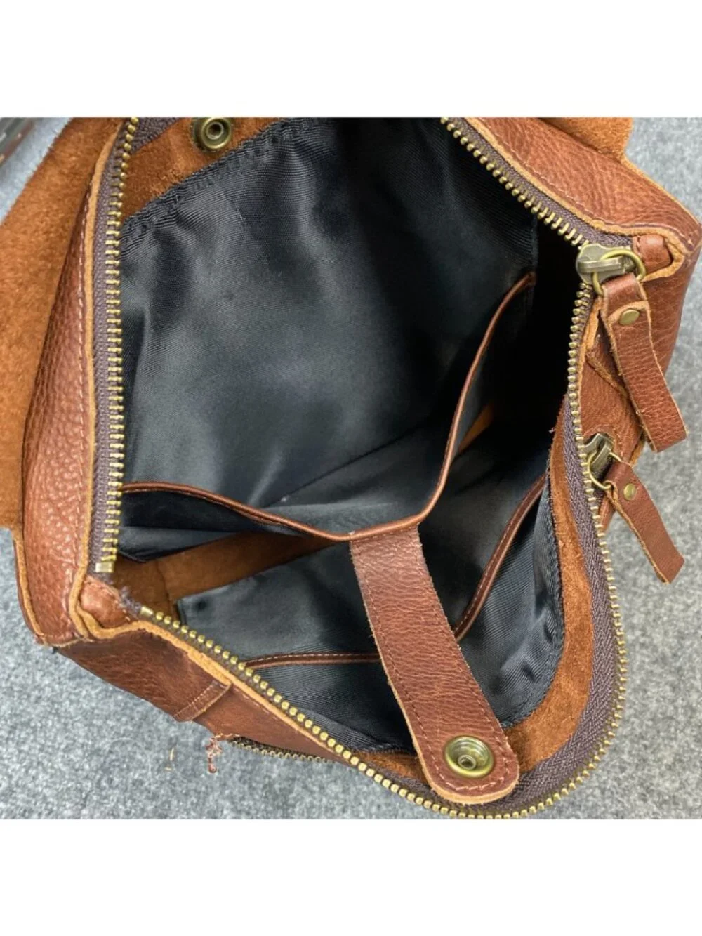 Duluth Trading Co Leather Messenger Backpack Crossbody Brown Pebbled Brass